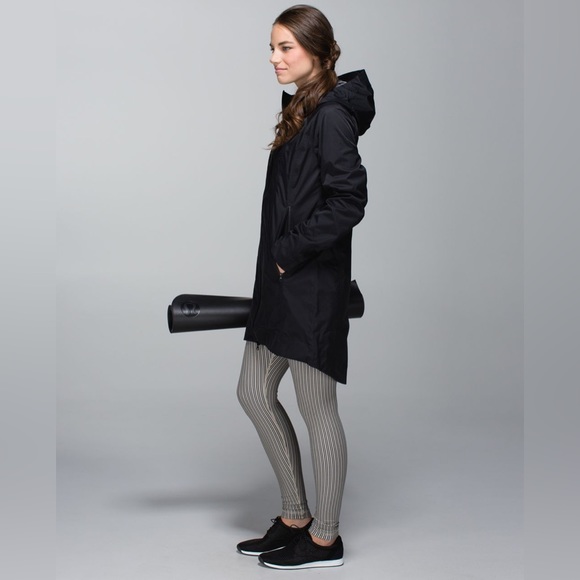 Lululemon Wunder Under Pant
Pine Stripe Inkwell Mojave Tan.
Size 10. 
Pristine. - Picture 7 of 10